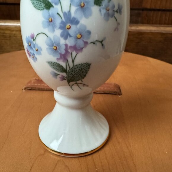 #1 Royal Kent White w/Blue Forget-Me-Nots Porcelain Bud Vase - Picture 3 of 8